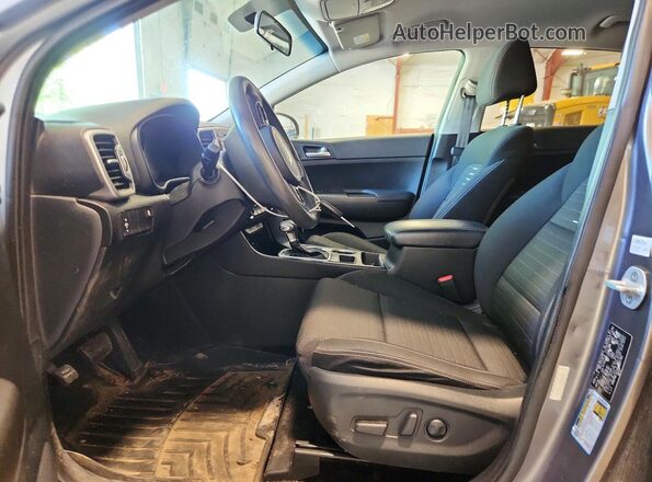 KNDPMCACXH7080780 2017 KIA SPORTAGE Серый Вид салона спереди