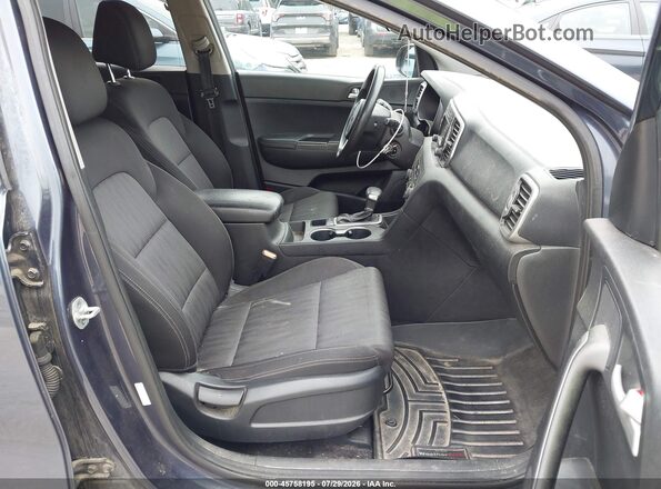 KNDPMCACXH7121389 2017 KIA SPORTAGE Синий Вид салона спереди
