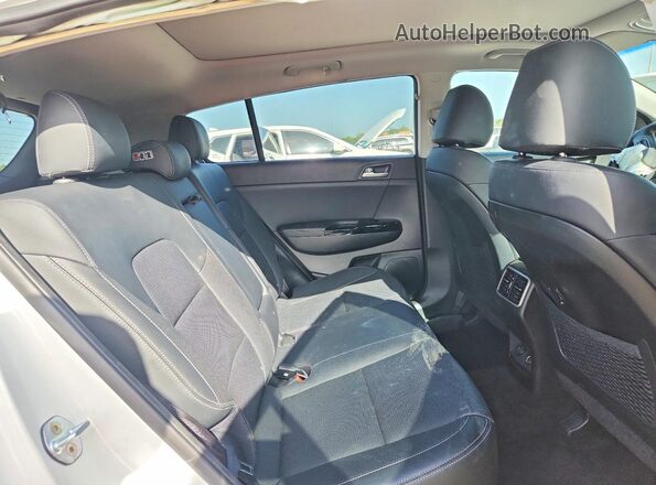 KNDPN3AC3J7387226 2018 KIA SPORTAGE Белый Вид задней части салона
