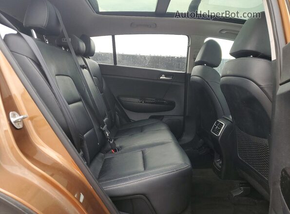 KNDPN3AC4J7387896 2018 KIA SPORTAGE Tan Vista interior trasera