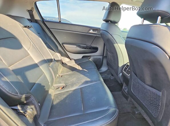 KNDPN3AC5J7421022 2018 KIA SPORTAGE Gray Widok wnętrza z tyłu