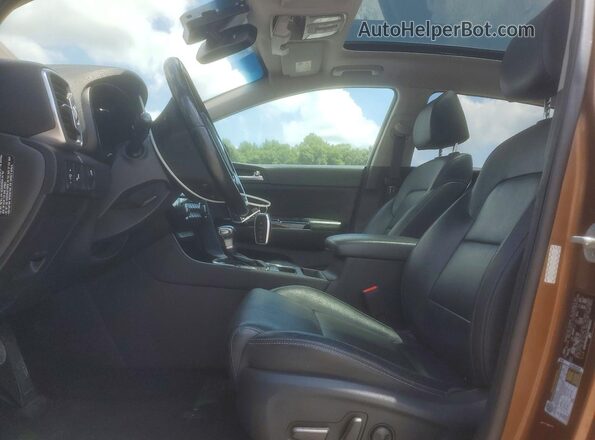 KNDPN3AC5J7480202 2018 KIA SPORTAGE Золотой Вид салона спереди