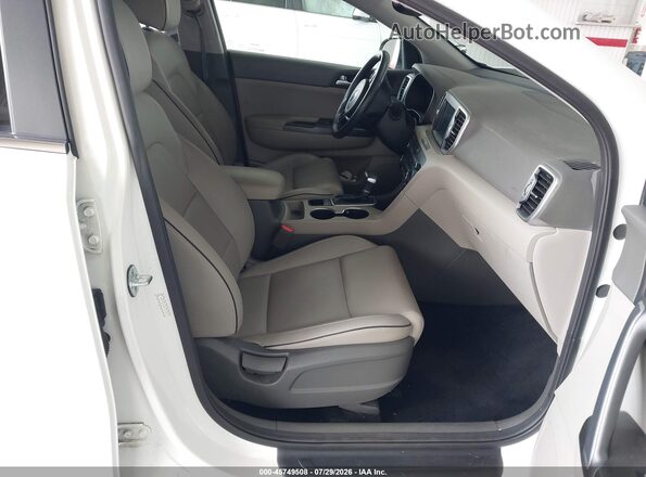 KNDPN3AC6H7259024 2017 KIA SPORTAGE White Вид салону спереду