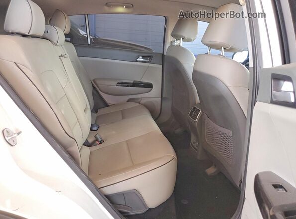 KNDPN3AC6J7418114 2018 KIA SPORTAGE White Вид задньої частини салону