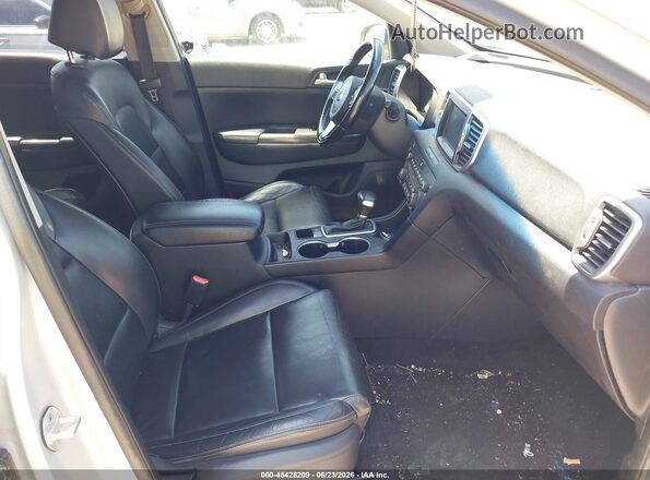 KNDPN3ACXH7241139 2017 KIA SPORTAGE Silver Front interior view