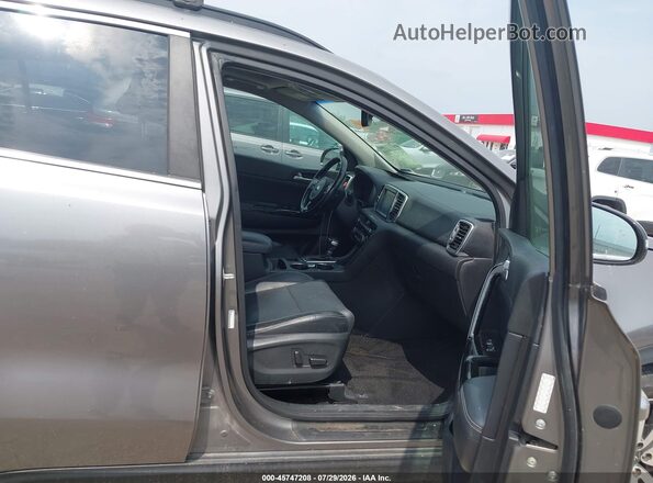 KNDPN3ACXJ7419377 2018 KIA SPORTAGE Gray Front interior view