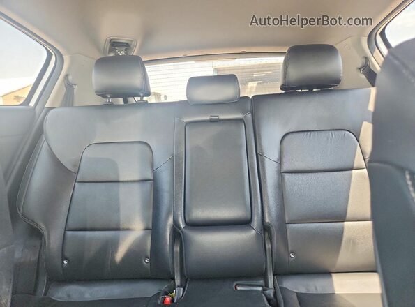 KNDPNCAC0H7226083 2017 KIA SPORTAGE White Widok tylnych siedzeń