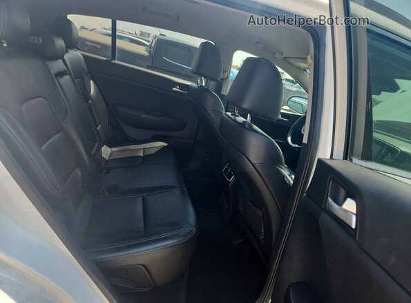 KNDPNCAC0H7226083 2017 KIA SPORTAGE White Widok wnętrza z tyłu