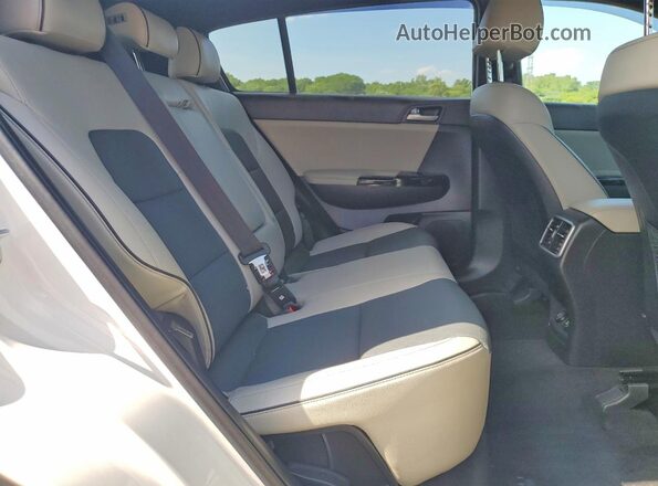 KNDPNCAC1J7443308 2018 KIA SPORTAGE White Вид задньої частини салону