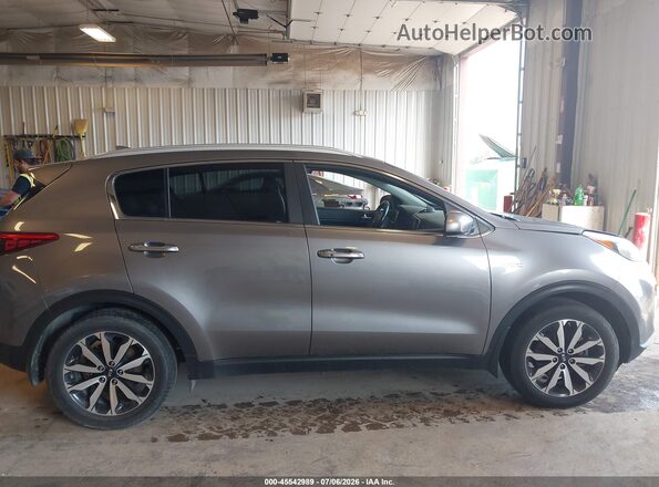 KNDPNCAC3H7220598 2017 KIA SPORTAGE Gray Rear interior view