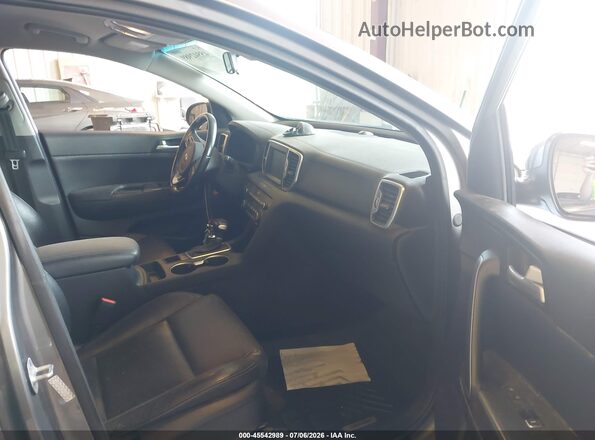 KNDPNCAC3H7220598 2017 KIA SPORTAGE Gray Front interior view