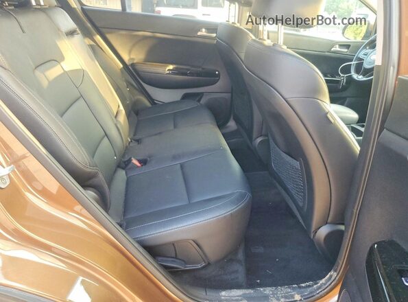 KNDPNCAC3J7367624 2018 KIA SPORTAGE Brown უკანა სალონის ხედი
