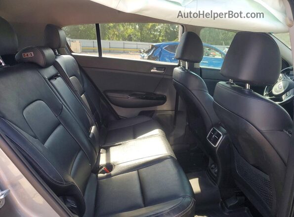 KNDPNCAC7K7583199 2019 KIA SPORTAGE Silver Widok wnętrza z tyłu
