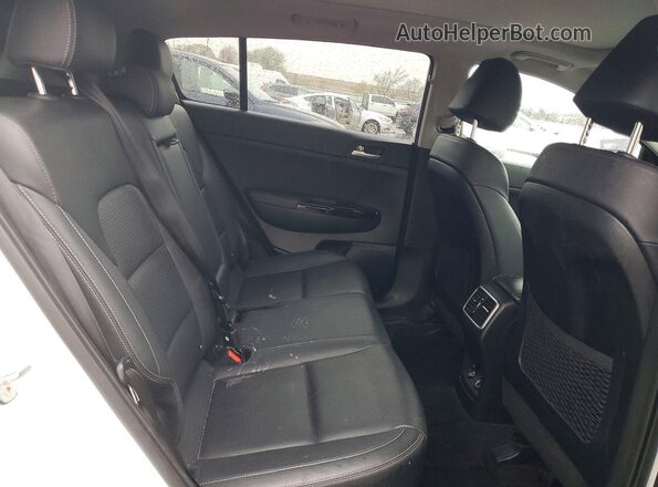 KNDPNCAC7M7846083 2021 KIA SPORTAGE White Rear interior view