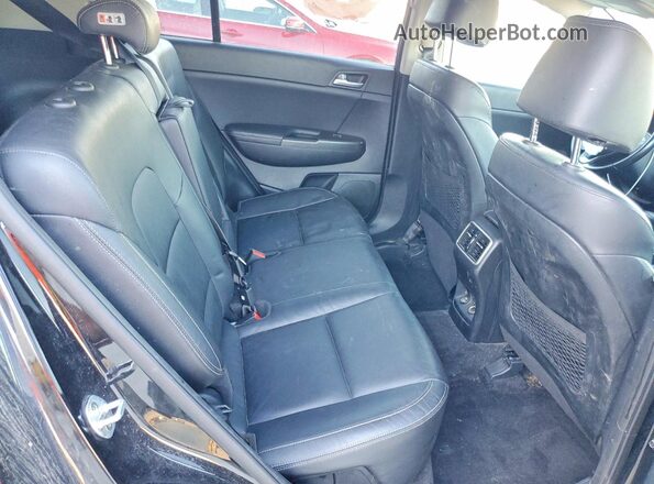 KNDPNCACXH7069324 2017 KIA SPORTAGE Black Rear interior view