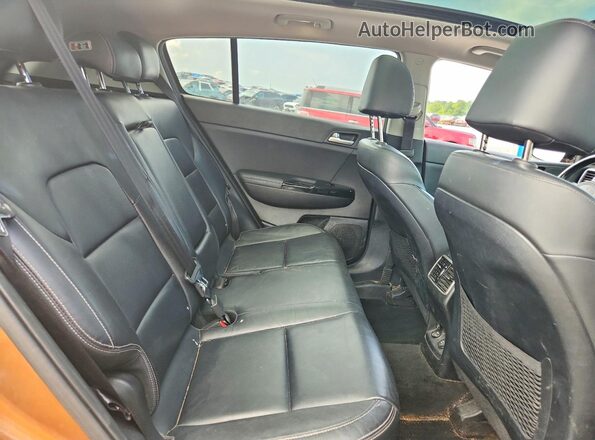 KNDPNCACXK7568891 2019 KIA SPORTAGE Brown Սալոնի հետևի տեսք