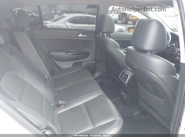 KNDPR3A62J7379164 2018 KIA SPORTAGE White Widok naklejki z numerem VIN