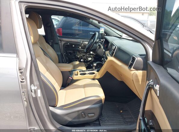 KNDPR3A64J7323260 2018 KIA SPORTAGE Серый Вид салона спереди