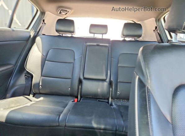 KNDPRCA67N7996310 2022 KIA SPORTAGE White Vista de los asientos traseros