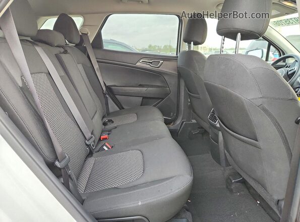 KNDPU3DF1S7340853 2025 KIA SPORTAGE Белый Вид задней части салона