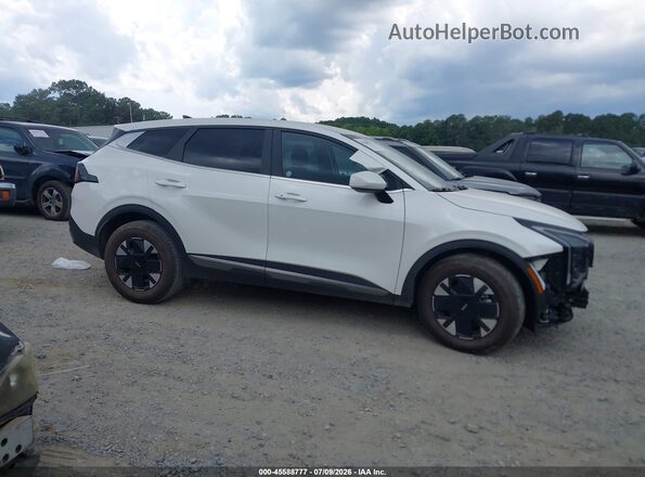 KNDPU3DG0T7302489 2026 KIA SPORTAGE HYBRID White Սալոնի հետևի տեսք