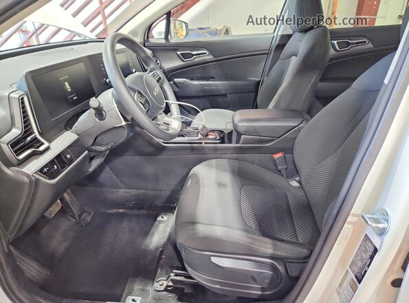 KNDPUCAF2P7205442 2023 KIA SPORTAGE White Widok wnętrza z przodu