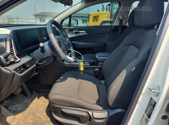 KNDPUCAF8P7163357 2023 KIA SPORTAGE Белый Вид салона спереди