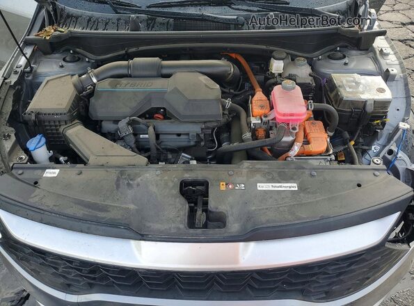 KNDPUCAG7P7029268 2023 KIA SPORTAGE Silver Widok komory silnika