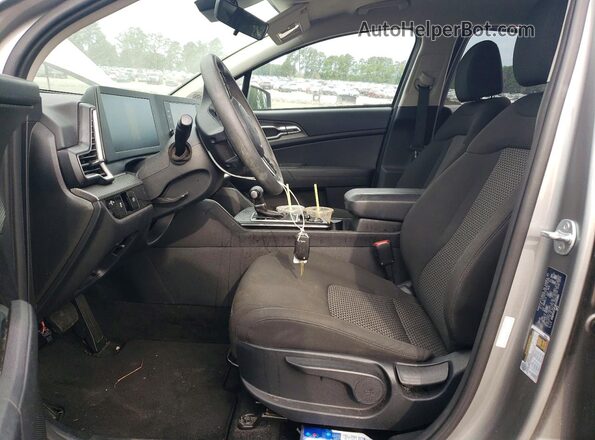 KNDPUCDF3R7245883 2024 KIA SPORTAGE Серебряный Вид салона спереди