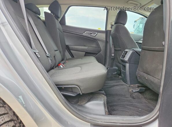 KNDPUCDFXR7291372 2024 KIA SPORTAGE Серебряный Вид задней части салона