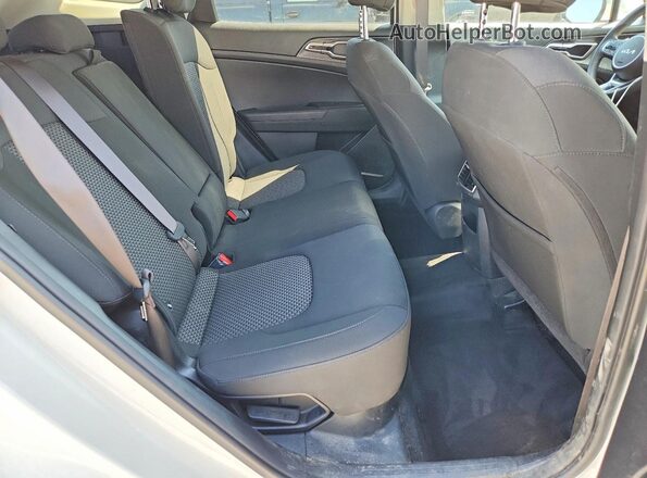 KNDPUCDG8S7195397 2025 KIA SPORTAGE White Rear seats view