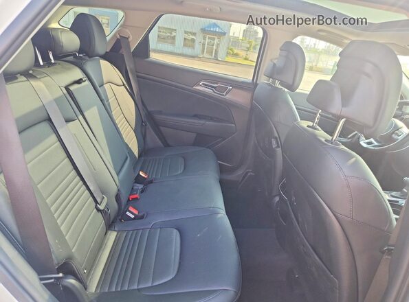 KNDPVCDFXR7253816 2024 KIA SPORTAGE White Rear seats view