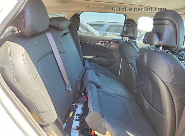 KNDPVCDG1S7251449 2025 KIA SPORTAGE White Vista de los asientos traseros