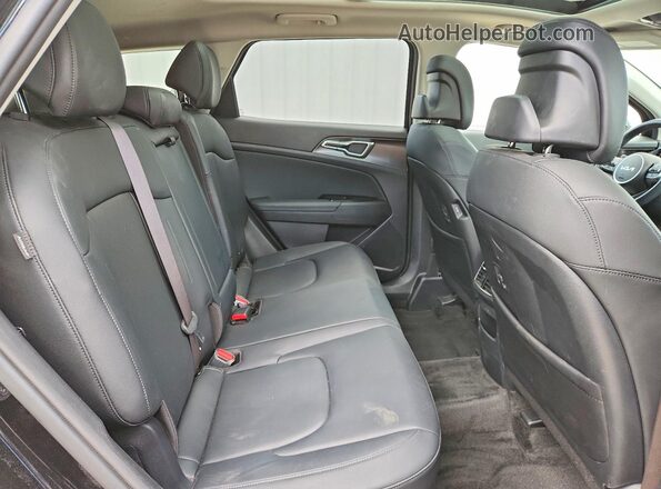 KNDPVCDG8R7154596 2024 KIA SPORTAGE Black უკანა სალონის ხედი