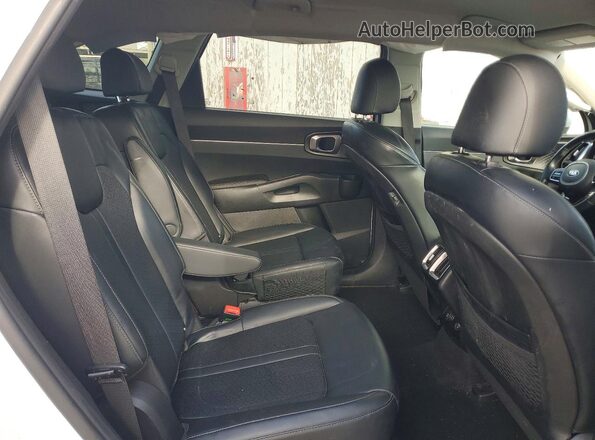KNDRG4LG9M5024308 2021 KIA SORENTO White Vista interior trasera