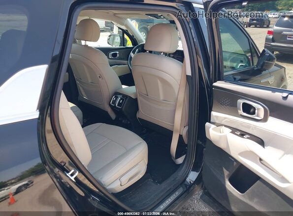 KNDRMDLG7P5131435 2023 KIA SORENTO HYBRID Black VIN կոդի պիտակի տեսք