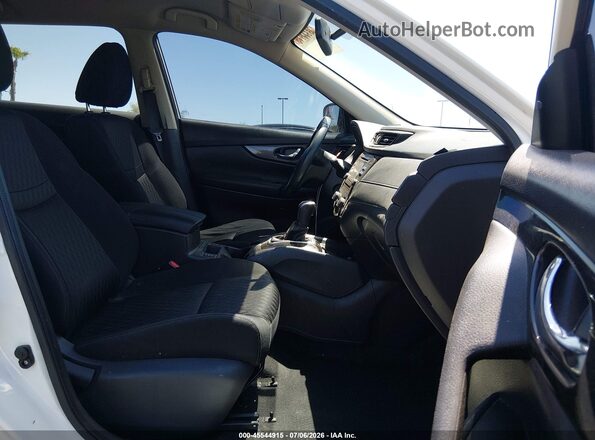 KNMAT2MT0HP511982 2017 NISSAN ROGUE White Widok wnętrza z przodu
