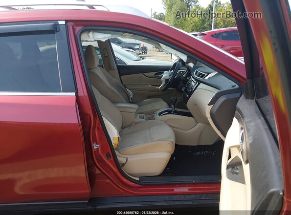 KNMAT2MT1GP679483 2016 NISSAN ROGUE Maroon Front interior view