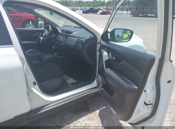 KNMAT2MT1HP575626 2017 NISSAN ROGUE Белый Вид салона спереди
