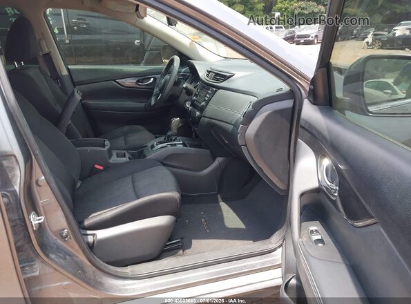KNMAT2MT1HP592586 2017 NISSAN ROGUE Черный Вид салона спереди