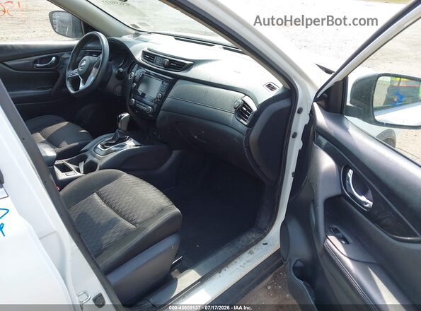 KNMAT2MT1JP575079 2018 NISSAN ROGUE White Front interior view