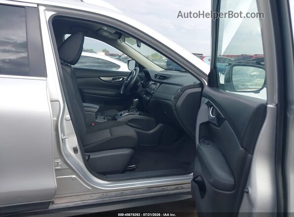KNMAT2MT2HP514141 2017 NISSAN ROGUE Silver Widok wnętrza z przodu