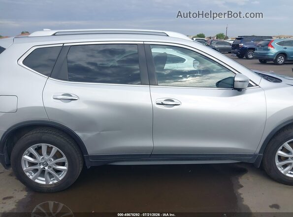KNMAT2MT2HP514141 2017 NISSAN ROGUE Silver Widok wnętrza z tyłu