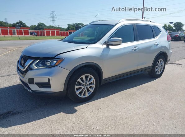 KNMAT2MT2JP567976 2018 NISSAN ROGUE Silver Przód lewy
