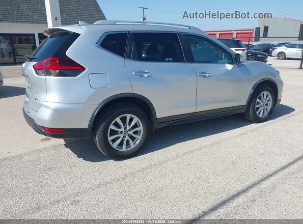 KNMAT2MT2JP567976 2018 NISSAN ROGUE Silver Tył prawy