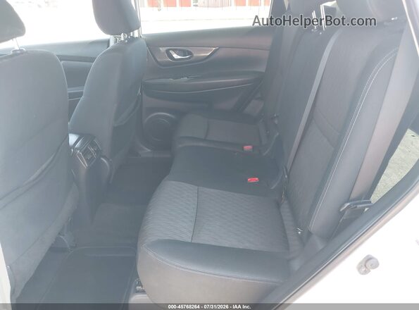 KNMAT2MT2JP567976 2018 NISSAN ROGUE Silver Widok naklejki z numerem VIN