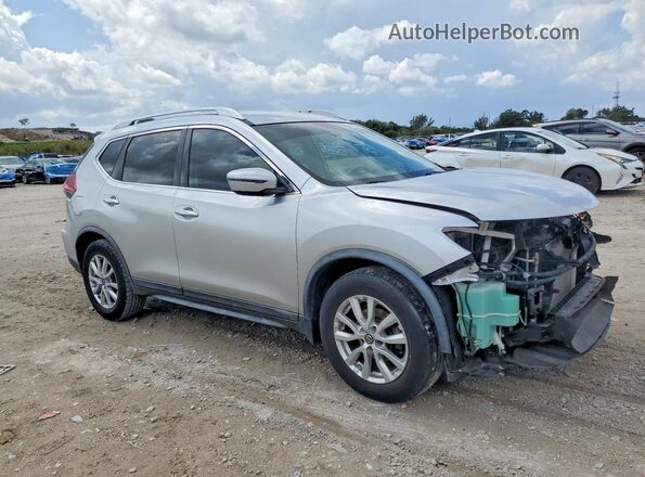 KNMAT2MT2KP552492 2019 NISSAN ROGUE Серебряный Передняя правая четверть