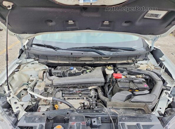 KNMAT2MT3JP603920 2018 NISSAN ROGUE White Vista del compartimento del motor