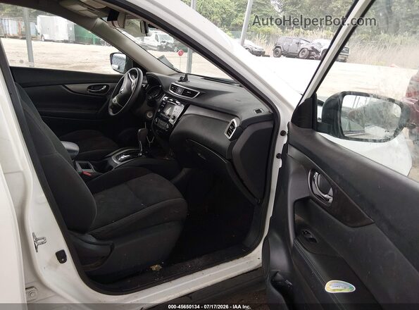 KNMAT2MT4GP704828 2016 NISSAN ROGUE White Front interior view