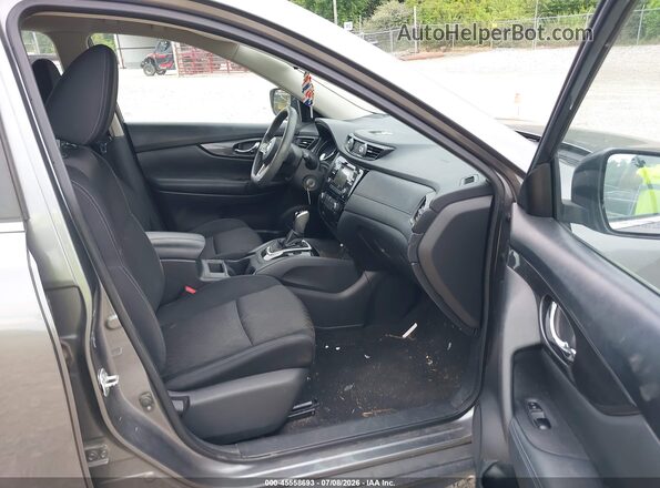 KNMAT2MT4HP545021 2017 NISSAN ROGUE Gray Front interior view